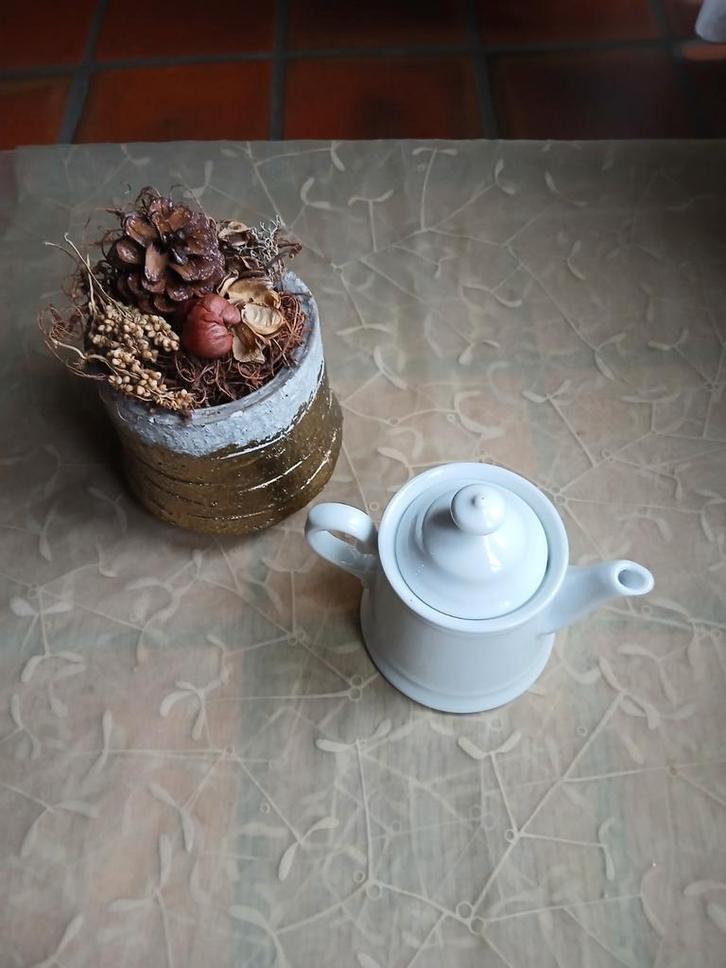 Klein Vintage koffie/theepotje porselein retro, Antiek en Kunst, Antiek | Porselein, Ophalen of Verzenden