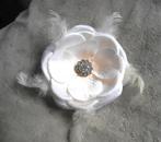 Avon: Originele broche, gemaakt van stof, Ophalen of Verzenden, Nieuw, Beige
