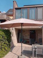 Twee kantelbare parasols met bijhorende voet(en), Ophalen, Zo goed als nieuw