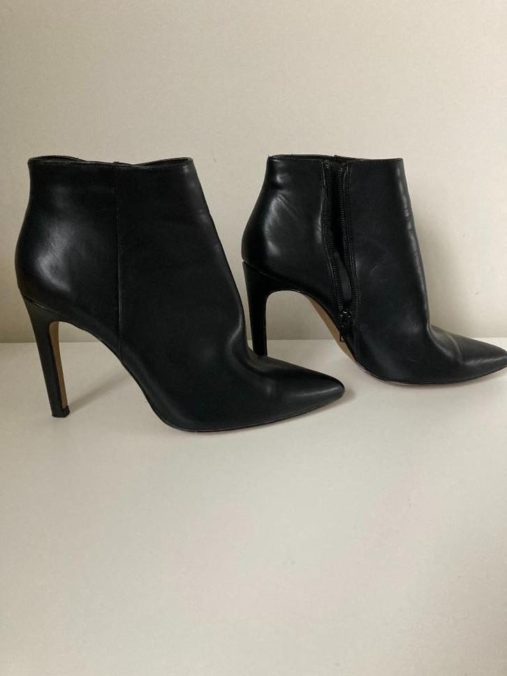 Zwarte botjes op hak maat 37, Kleding | Dames, Schoenen, Gedragen, Lage of Enkellaarzen, Zwart, Ophalen of Verzenden