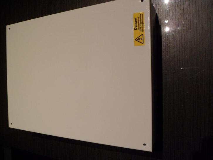 Elektriciteits of printplaat kast bijna als nieuw wit 4x, Hobby en Vrije tijd, Elektronica-componenten, Zo goed als nieuw, Ophalen of Verzenden