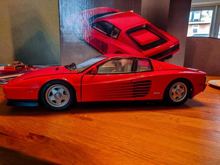 Pocher Ferrari Testarossa avec livre et boîte Testarossa, Hobby & Loisirs créatifs, Voitures miniatures | 1:5 à 1:12, Comme neuf