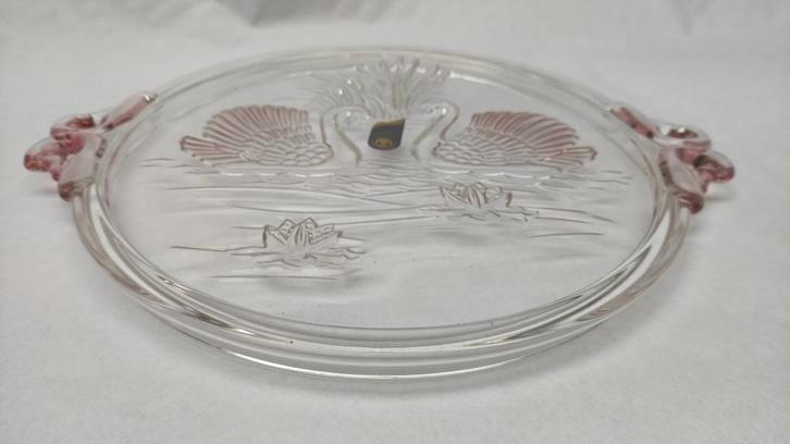 Serveerschaal zwanen en waterlelies rode handvatten Walther, Antiek en Kunst, Antiek | Glaswerk en Kristal, Ophalen of Verzenden