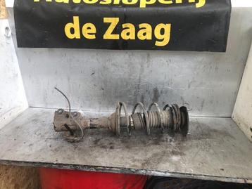 Schokdemperpoot links-voor van een Toyota Yaris beschikbaar voor biedingen