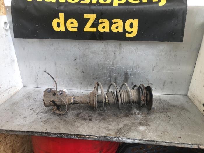 Schokdemperpoot links-voor van een Toyota Yaris, Auto-onderdelen, Ophanging en Onderstel, Toyota, Gebruikt, 3 maanden garantie