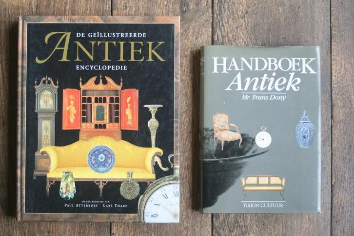 2 boeken over antiek speelgoed, meubels, glaswerk, enz, Antiek en Kunst, Curiosa en Brocante, Ophalen of Verzenden