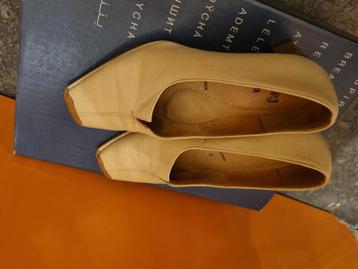 Crèmekleurige en beige pumps, schoenen maat 38 beschikbaar voor biedingen