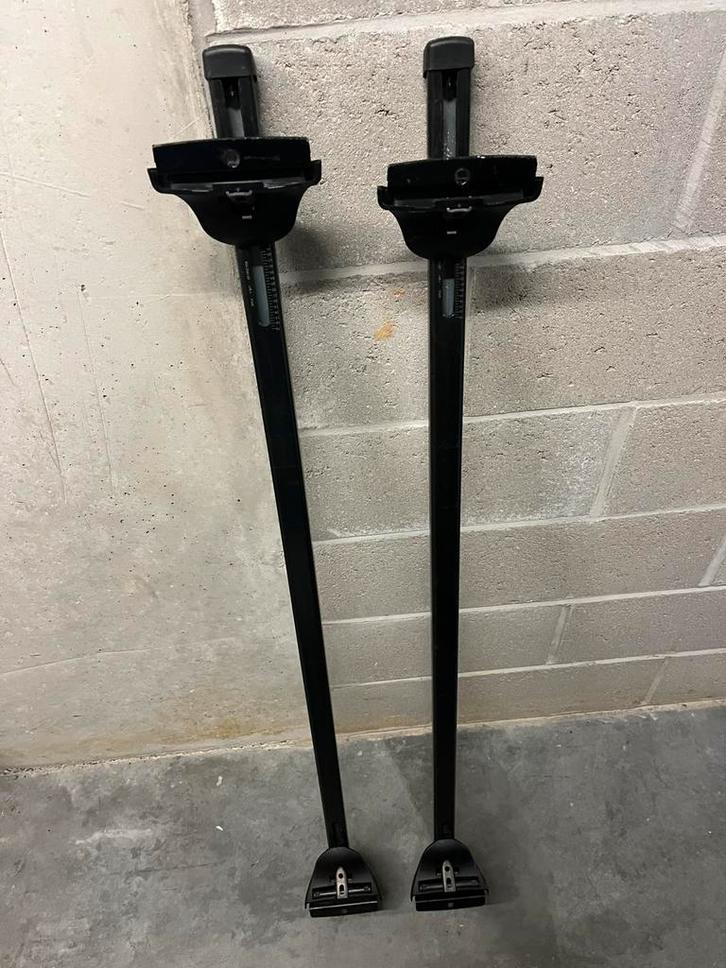 2 barres de toit Thule à barres carrées de 120 cm, Autos : Divers, Porte-bagages, Comme neuf, Enlèvement