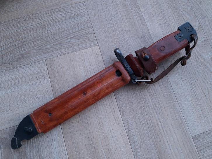 Zeldzame Roemeense 6x4 bajonet full bakelite, Verzamelen, Militaria | Algemeen, Ophalen of Verzenden