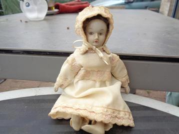 stenen popje vintage beschikbaar voor biedingen