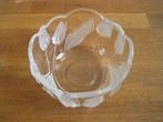 Glazen kom met mat tulpenmotief diameter 12,5 cm, Ophalen of Verzenden, Gebruikt, Glas, Schaal of Schalen
