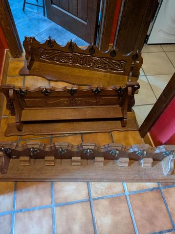 Oude eikenhouten kapstokken. In perfecte staat   beschikbaar voor biedingen