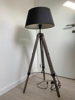 Staande lamp, Huis en Inrichting, Lampen | Vloerlampen, 100 tot 150 cm, Modern, Zo goed als nieuw, Hout