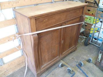 OUDE MASSIEF EIKEN KAST beschikbaar voor biedingen