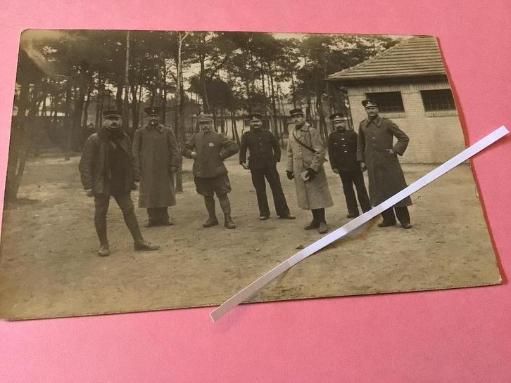 Cartes postales de casernes en uniforme militaire, Livres, Guerre & Militaire, Enlèvement ou Envoi