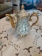 Porseleinen theeservies met gouden decoratie,, Antiek en Kunst, Ophalen