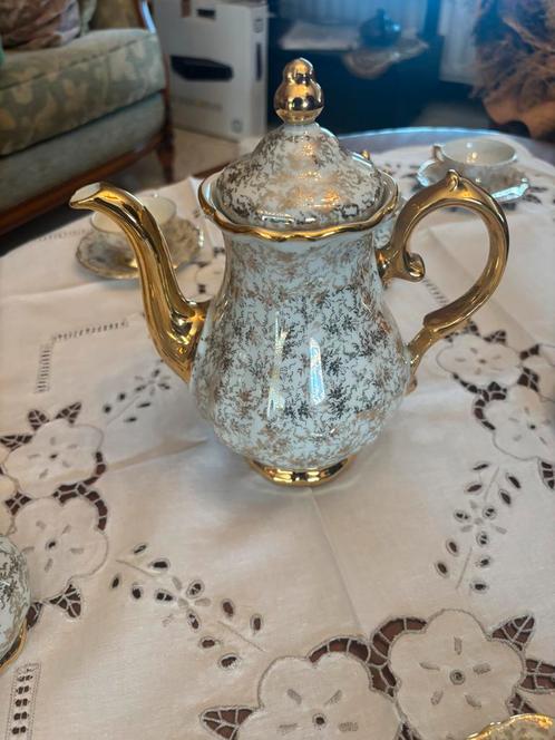 Porseleinen theeservies met gouden decoratie,, Antiek en Kunst, Antiek | Servies compleet, Ophalen