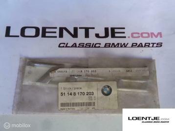 Nieuw nos Embleem achter BMW 7-serie E38 728 728i