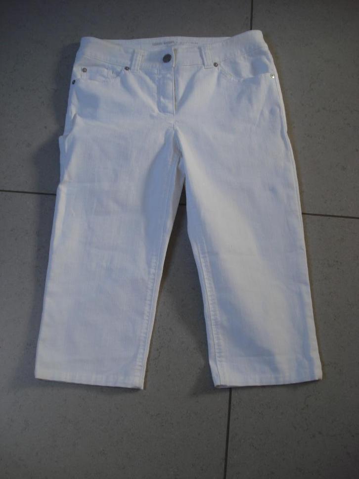 Gerry Weber witte kniebroek, dames. mt 42, Kleding | Dames, Broeken en Pantalons, Gedragen, Maat 42/44 (L), Wit, Ophalen of Verzenden