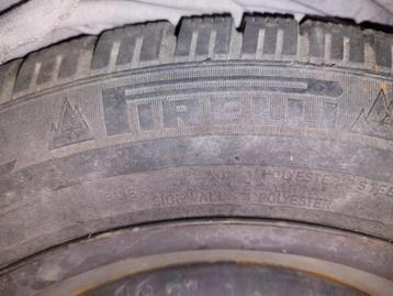 4 pneus hiver sur jante métal Pirelli 190 SNOWSPORT