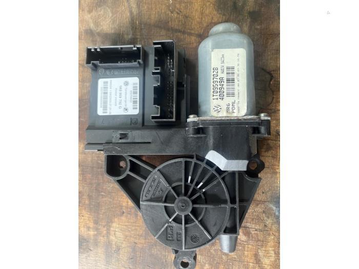 Moteur de vitre portière d'un Volkswagen Touran, Enlèvement ou Envoi, 3 mois de garantie, Utilisé, Volkswagen