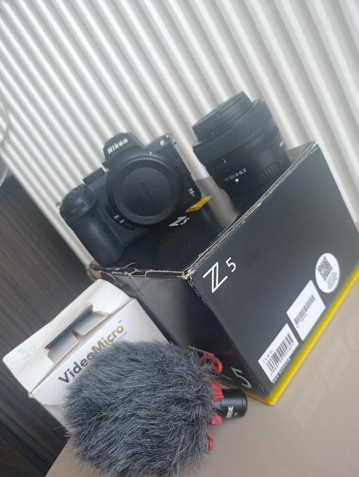 Nikon Z5 + 24-50mm F/4-6.3 Camera+Rode microfoon+SD kaart, TV, Hi-fi & Vidéo, Appareils photo numériques, Comme neuf, Compact