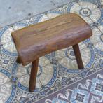 Vintage Frans eiken brutalist kruk melkkruk bankje, Antiek en Kunst, Curiosa en Brocante, Ophalen of Verzenden