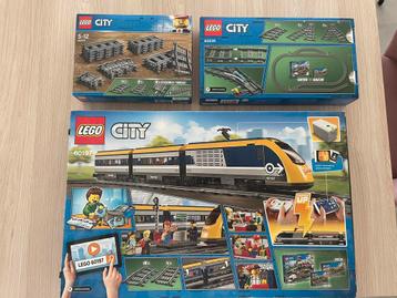 Lego passagierstrein + extra sets met sporen beschikbaar voor biedingen