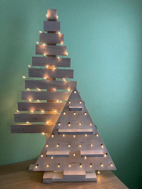 2 houten kerstboompjes met verlichting, Diversen, Kerst, Zo goed als nieuw, Ophalen of Verzenden