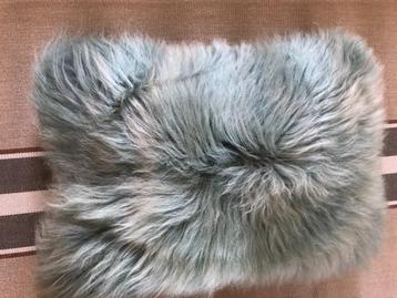 Grand coussin en mouton véritable beschikbaar voor biedingen