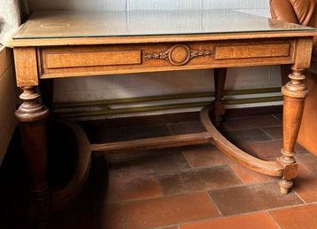 Tafel beschikbaar voor biedingen