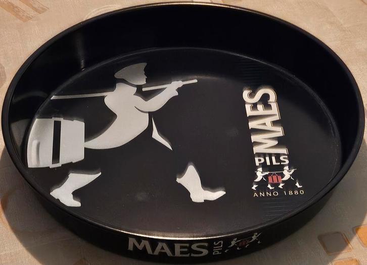 Maes Pils dienblad blauw
De afbeelding toont een, Verzamelen, Biermerken, Zo goed als nieuw, Heineken, Ophalen of Verzenden