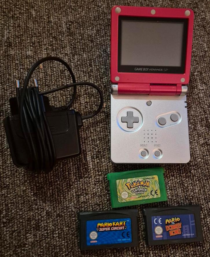 Game Boy Advance SP comprenant 3 jeux avec Pokemon Greenleaf, Consoles de jeu & Jeux vidéo, Consoles de jeu | Nintendo Game Boy