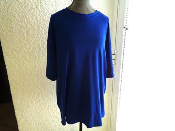 T-shirt bleu roi. Taille S-L beschikbaar voor biedingen