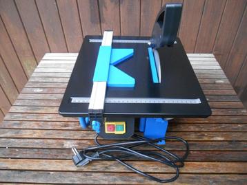 Tegelzaagmachine en tegelsnijder beschikbaar voor biedingen