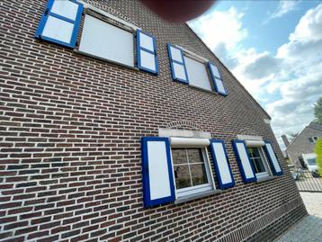 Lot van 28 sierluiken in PVC diverse afmetingen. beschikbaar voor biedingen