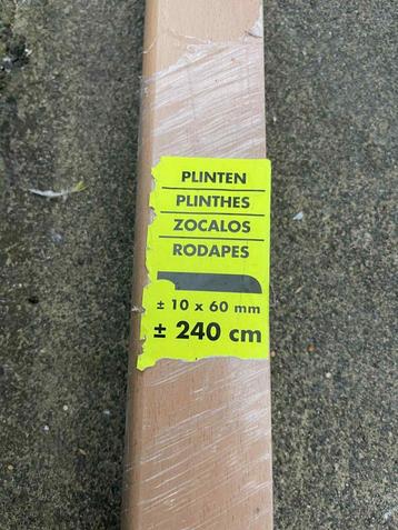 plinten 6 stuks van 2.40m lengte beschikbaar voor biedingen