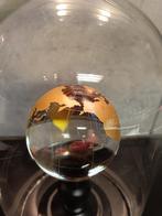Glazen wereldbol onder globe te koop., Ophalen of Verzenden, Zo goed als nieuw