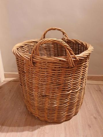 Extra grote rotanmand/bloempot beschikbaar voor biedingen