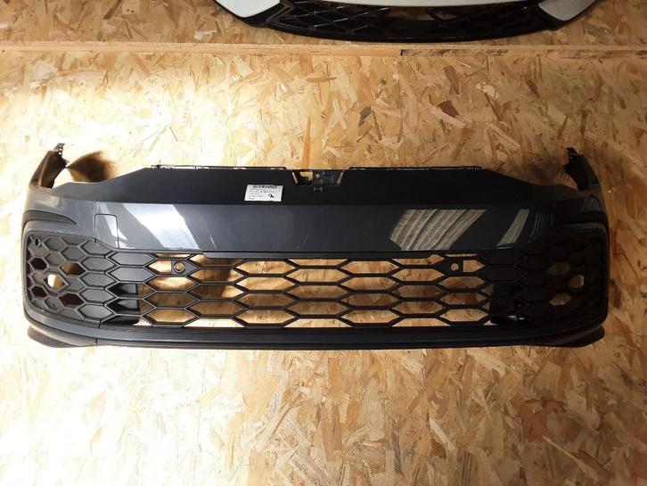 BUMPER VOOR Volkswagen Golf VIII (CD1) (5H0807221D), Auto-onderdelen, Carrosserie, Bumper, Volkswagen, Voor, Gebruikt