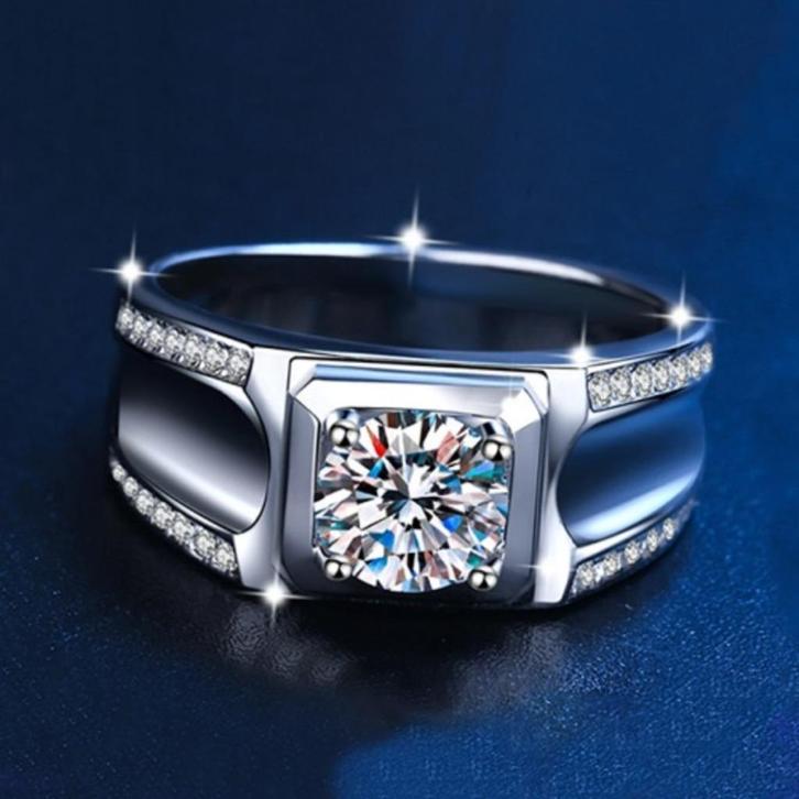 Zilveren mannen ring met Moissanite Diamant 1 karaat D kleur, Handtassen en Accessoires, Ringen, Nieuw, Dame of Heer, Zilver, Zilver