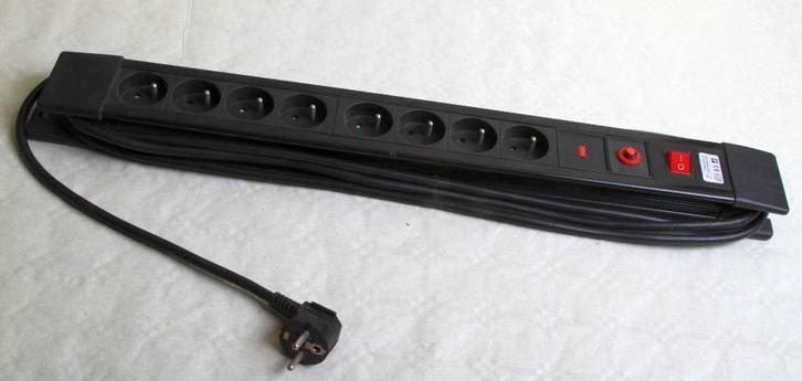 Elimex Bloc multiprise 8 prises type Elix 38333, Bricolage & Construction, Électricité & Câbles, Comme neuf, Autres types, Enlèvement ou Envoi