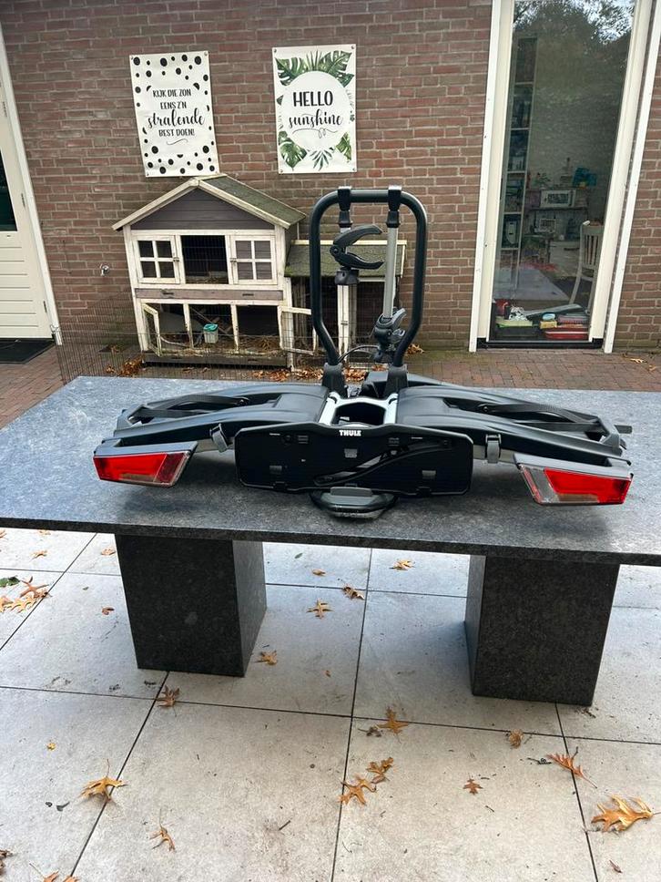 Thule EasyFold XT 933 fietsendrager, Auto diversen, Fietsendragers, Zo goed als nieuw, Trekhaakdrager, 2 fietsen, Brede banden