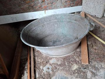 Grote zinken teil, kuip, bloembak, plantenbak beschikbaar voor biedingen