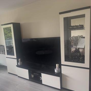 Meuble TV avec éclairage intégré et table à manger, Enlèvement, Comme neuf, Moins de 4 chaises