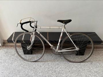 Koersfiets Peugeot (op te lappen) beschikbaar voor biedingen