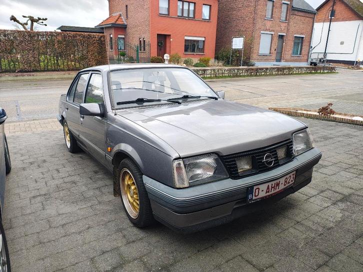 Opel Ascona c 1.6s 1989, Autos, Opel, Particulier, Ascona, Essence, 5 portes, Boîte manuelle, Argent ou Gris, Enlèvement