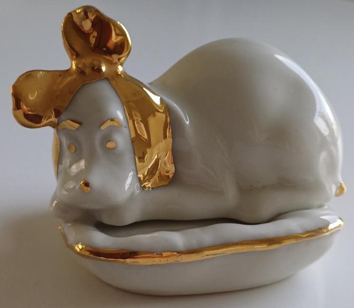 Hond porselein met goudstrik - Capodimonte-stijl – kroon-N, Antiek en Kunst, Curiosa en Brocante, Ophalen of Verzenden