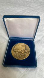 Mitsubishi truck medallion 1997-1999, Postzegels en Munten, Ophalen