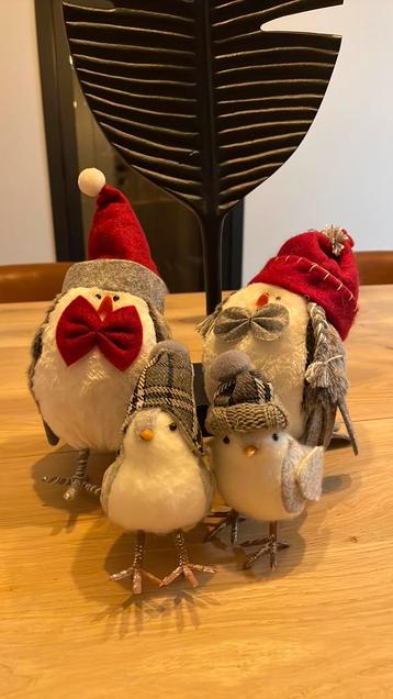 Pluchen kerstduiven beschikbaar voor biedingen